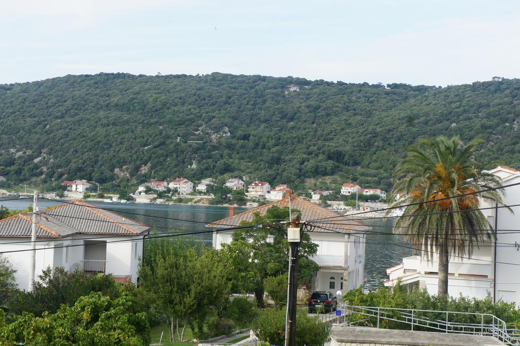 Apartments Dijana Supetarska Draga Bilik gambar