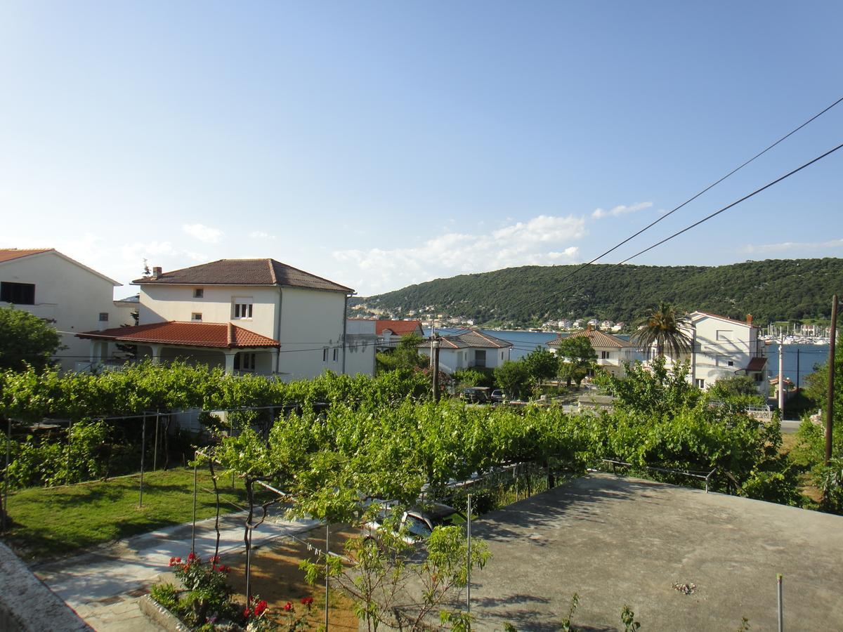 Apartments Dijana Supetarska Draga Luaran gambar
